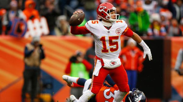 Free patrick mahomes in white and red sports dress with sprint football 4k hd sports hd wallpaper download
