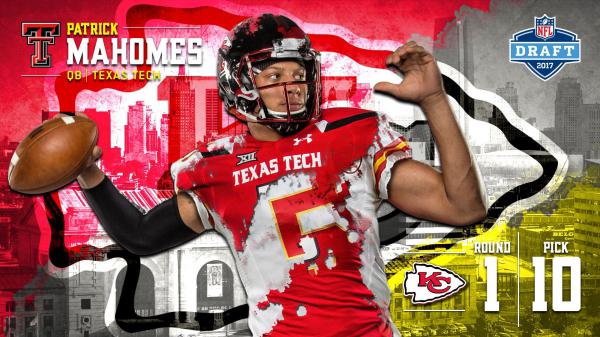 Free patrick mahomes is wearing red dress and black helmet with sprint football in hand hd sports hd wallpaper download