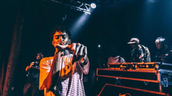 Free playboi carti is singing with bands showing straight hand wearing striped red and white tshirt hd music wallpaper download