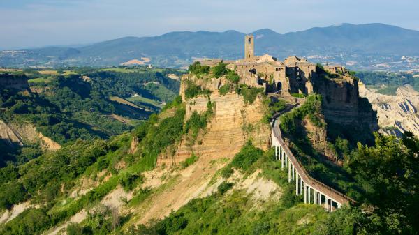 Free road between mountain civita di bagnoregio italy hd travel wallpaper download