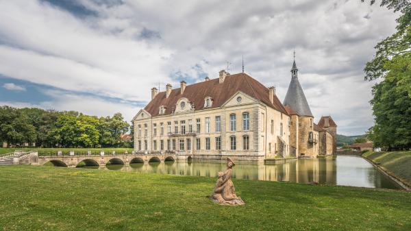 Free sculpture on green grass and bridge heading to castle moat in france 4k 8k hd travel wallpaper download