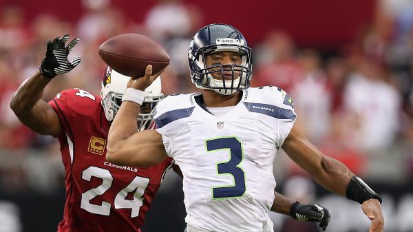 Free seattle seahawks player with ball and arizona cardinals on back 4k hd seattle seahawks wallpaper download