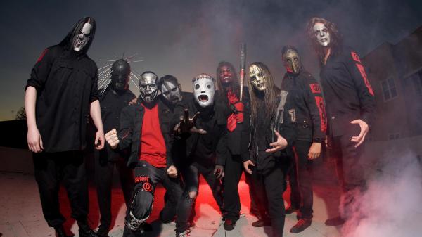 Free shawn crahan craig jones mick thomson paul gray chris fehn slipknot in black dress with black sky background hd music wallpaper download