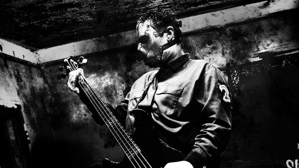 Free side face of paul gray with guitar slipknot hd music wallpaper download