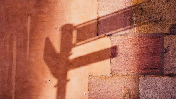 Free signpost shadow 4k wallpaper download