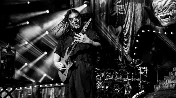 Free slipknot mick thomson in stage with guitar wearing black dress hd music wallpaper download