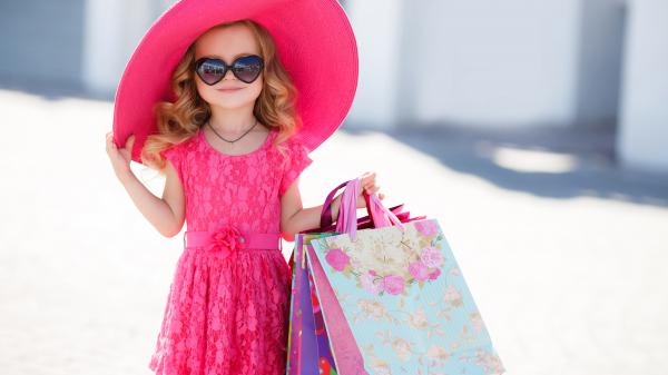 Free small cute girl is wearing pink dress and hat having bags in hand 4k hd cute wallpaper download