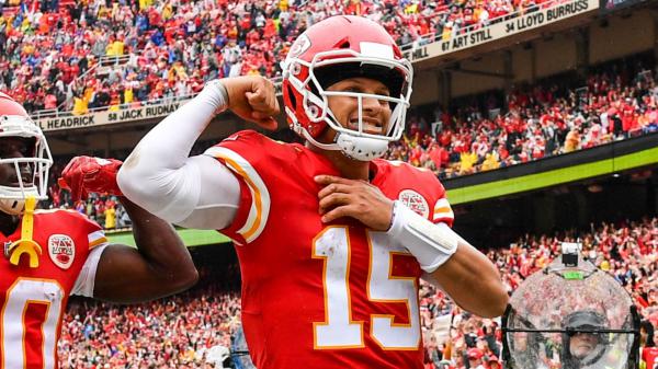 Free smiley patrick mahomes showing arm wearing red sports dress in crowd background hd sports wallpaper download