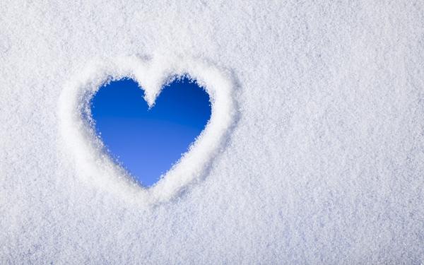 Free snow heart wallpaper download