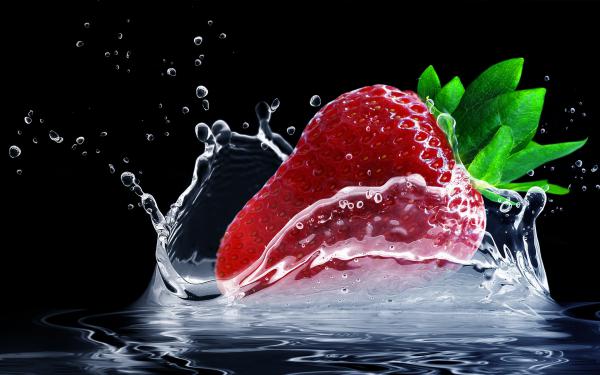 Free strawberry water splash wallpaper download