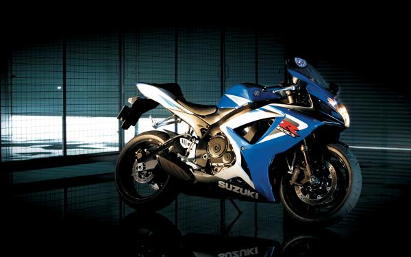 Free suzuki gsx r750 bike wallpaper download