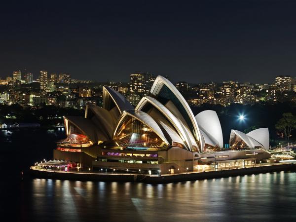 Free sydney opera house 2011 wallpaper download