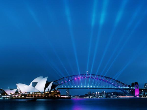 Free sydney opera house at dusk wallpaper download