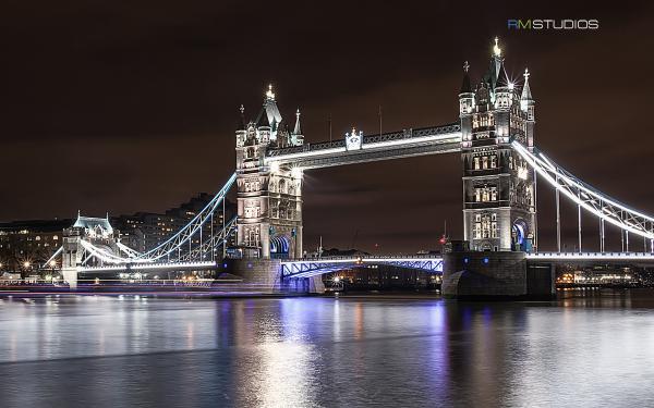 Free tower bridge at night wallpaper download