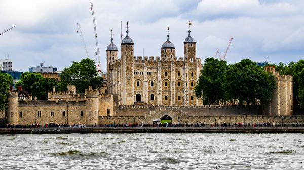 Free tower of london castle in london hd travel wallpaper download