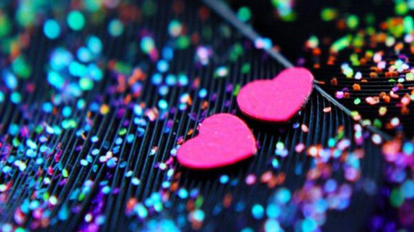 Free two pink heart shape in glittering stripe background hd glitter wallpaper download