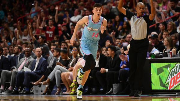 Free tyler herro is running with open mouth wearing blue dress basketball hd sports wallpaper download