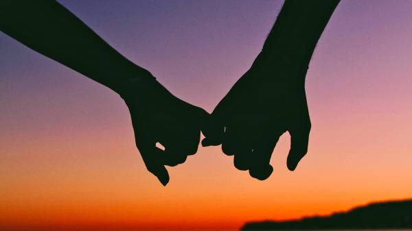 Free valentine couple hands silhouette 4k wallpaper download