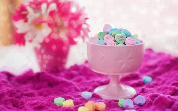 Free valentine love hearts candies wallpaper download