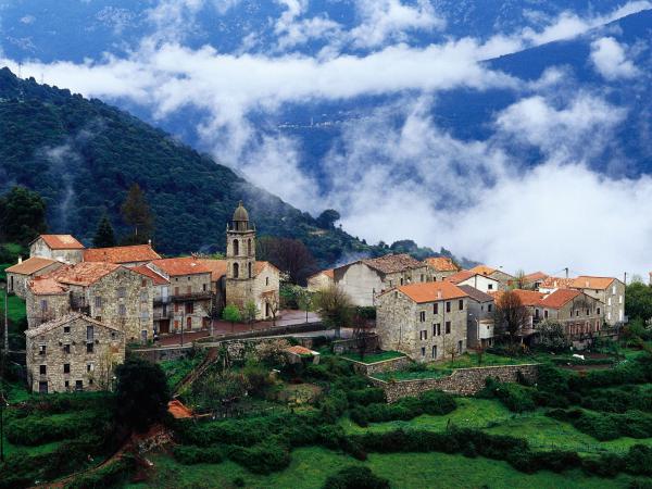 Free village corsica france wallpaper download